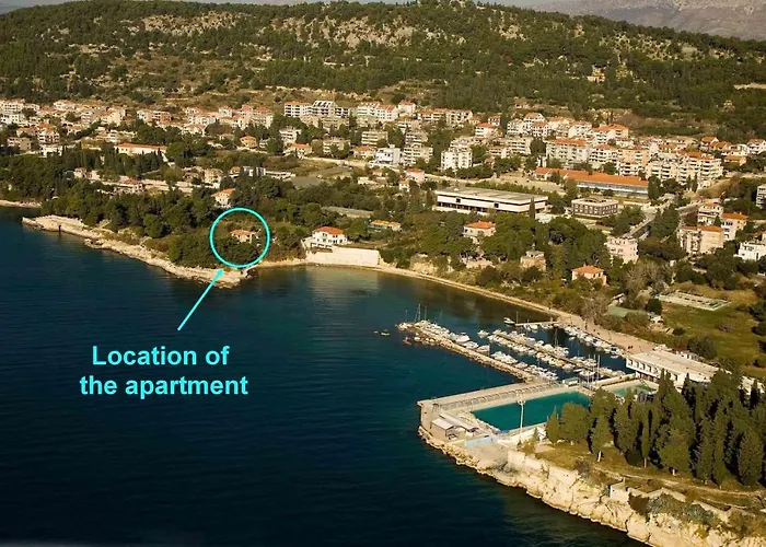 Beachfront Apartment With Balcony And Parking