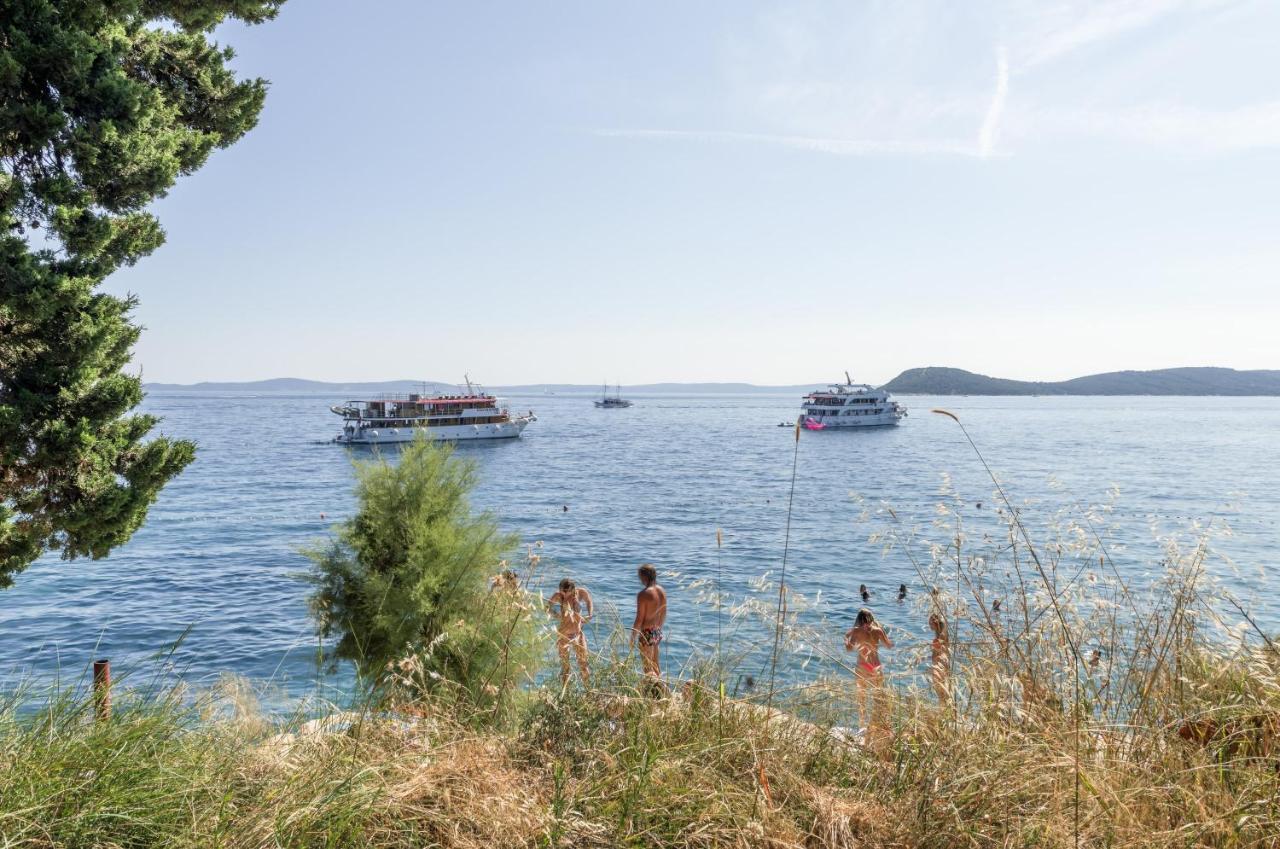 Beachfront With Balcony And Parking * Split